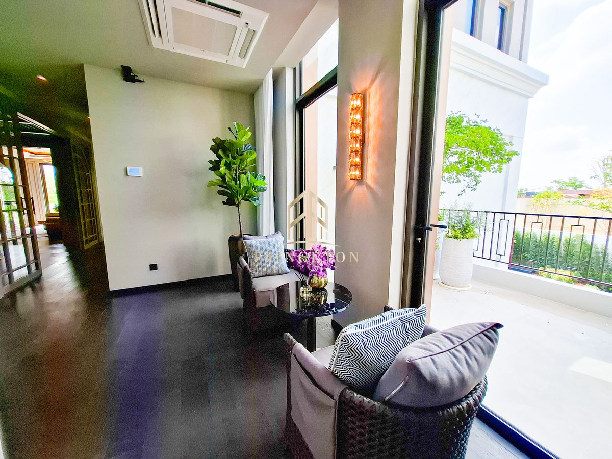 ขายบ้านบางนา แบริ่ง ลาซาล : สัมผัสความหรูหราที่ไม่เหมือนใครกับคฤหาสน์หรู 3 ชั้น CINQ ROYAL The Eighteen Bangna KM.7  📞092-4252445