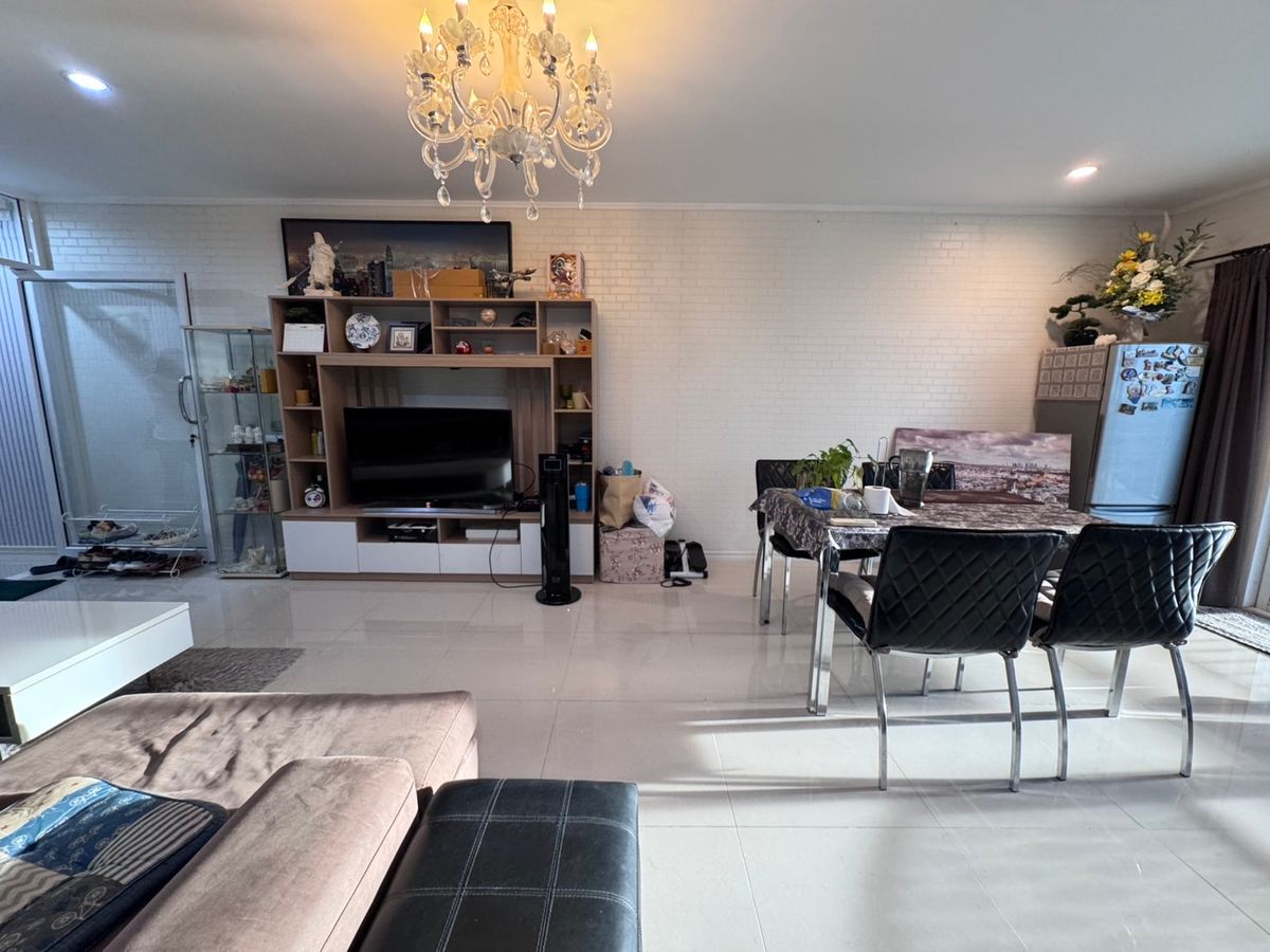 ขายคอนโดลาดพร้าว เซ็นทรัลลาดพร้าว : ขายด่วน ห้องสวยมาก มีระเบียงใหญ่ส่วนตัว มีเพียงชั้นละ 1 ห้องเท่านั้น !