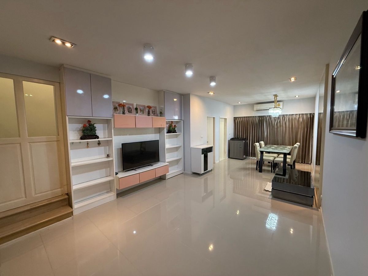 ให้เช่าทาวน์โฮมอ่อนนุช อุดมสุข : 📍 ทำเลศักยภาพในย่านสุขุมวิท 77 ใกล้ BTS และจุดขึ้น–ลงทางด่วน เดินทางสะดวก เข้า–ออกได้หลายเส้นทาง สุขุมวิท – ศรีนครินทร์ – บางนา