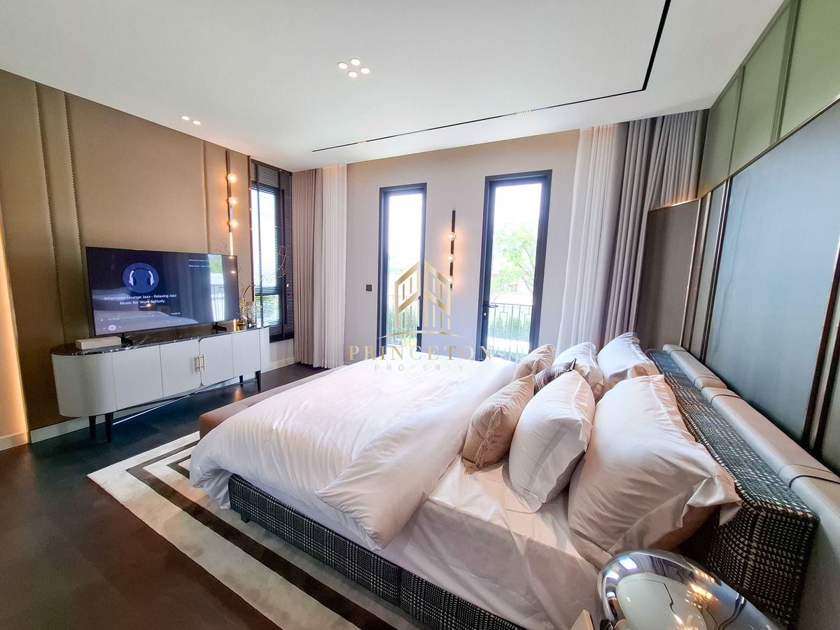 ขายบ้านบางนา แบริ่ง ลาซาล : สัมผัสความหรูหราที่ไม่เหมือนใครกับคฤหาสน์หรู 3 ชั้น CINQ ROYAL The Eighteen Bangna KM.7  📞092-4252445