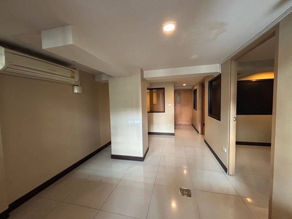For RentRetail SpaceRamkhamhaeng, Hua Mak : Renting the Ramkhamhaeng - Rama 9 zone near The Mall Ramkhamhaeng for 3 minutes.