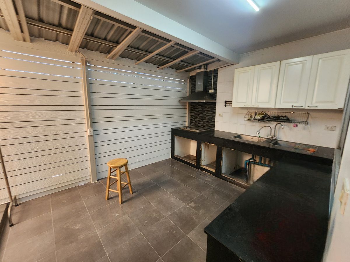 For SaleTownhomeRama5, Ratchapruek, Bangkruai : Home Office Townhome 37 Sq. Rajapruek 2 minutes from Central Wille. The alley has one side of the house near the expressway.