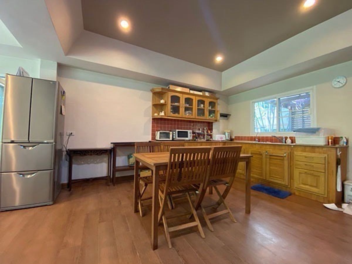 ขายบ้านปากช่อง เขาใหญ่ : 📢👇 บ้าน 2 หลัง ที่กว้างใหญ่ ไม้ร่มรื่น ไว้พักกาย พักใจ พักปอด ไม่ไกลกรุงเทพ แค่กลางดง ปากช่อง ใกล้แหล่งชุมชน และ แหล่งท่องเที่ยว