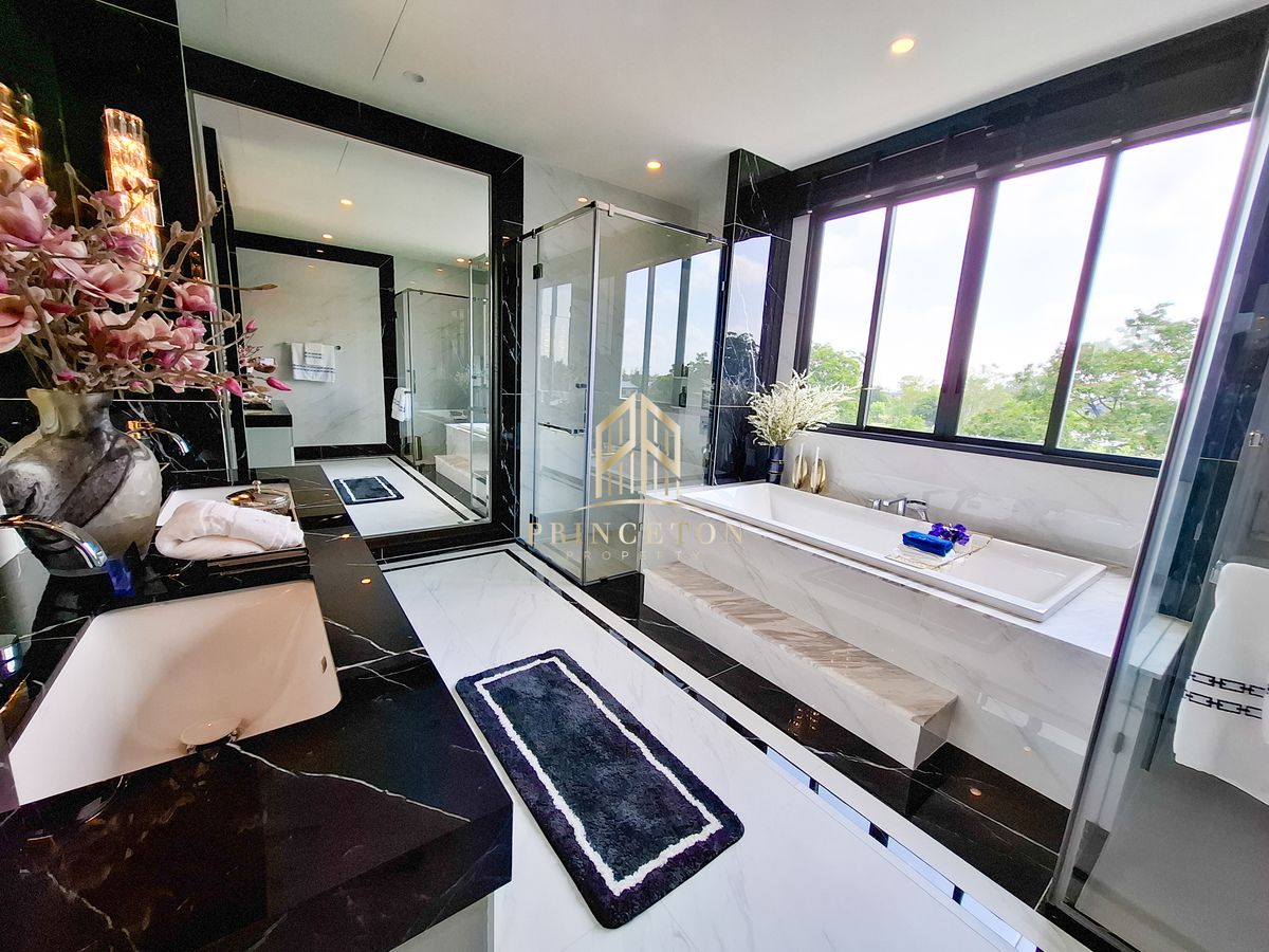 ขายบ้านบางนา แบริ่ง ลาซาล : สัมผัสความหรูหราที่ไม่เหมือนใครกับคฤหาสน์หรู 3 ชั้น CINQ ROYAL The Eighteen Bangna KM.7  📞092-4252445