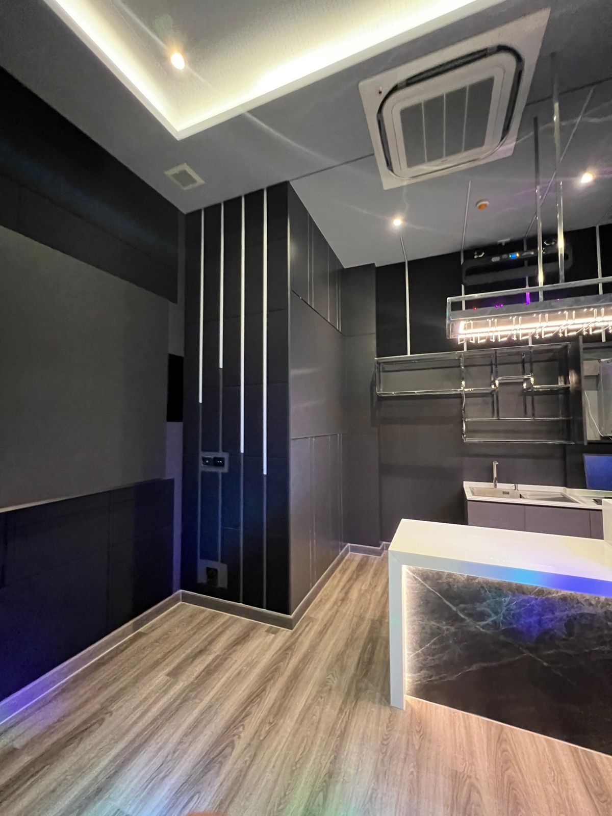 ขายคอนโดเลียบทางด่วนรามอินทรา : 🎉 Penthouse ปาร์ตี้สุด Private – ยกชั้น 2 ฝั่ง พร้อมสระว่ายน้ำส่วนตัว