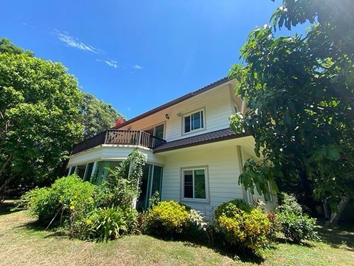 For SaleHousePak Chong KhaoYai : 📢👇 Great value you shouldn’t miss! Two spacious houses surrounded by lush greenery, perfect for relaxing your body, mind, and lungs. Located not far from Bangkok — in Klang Dong, Pak Chong — close to communities and tourist attractions.