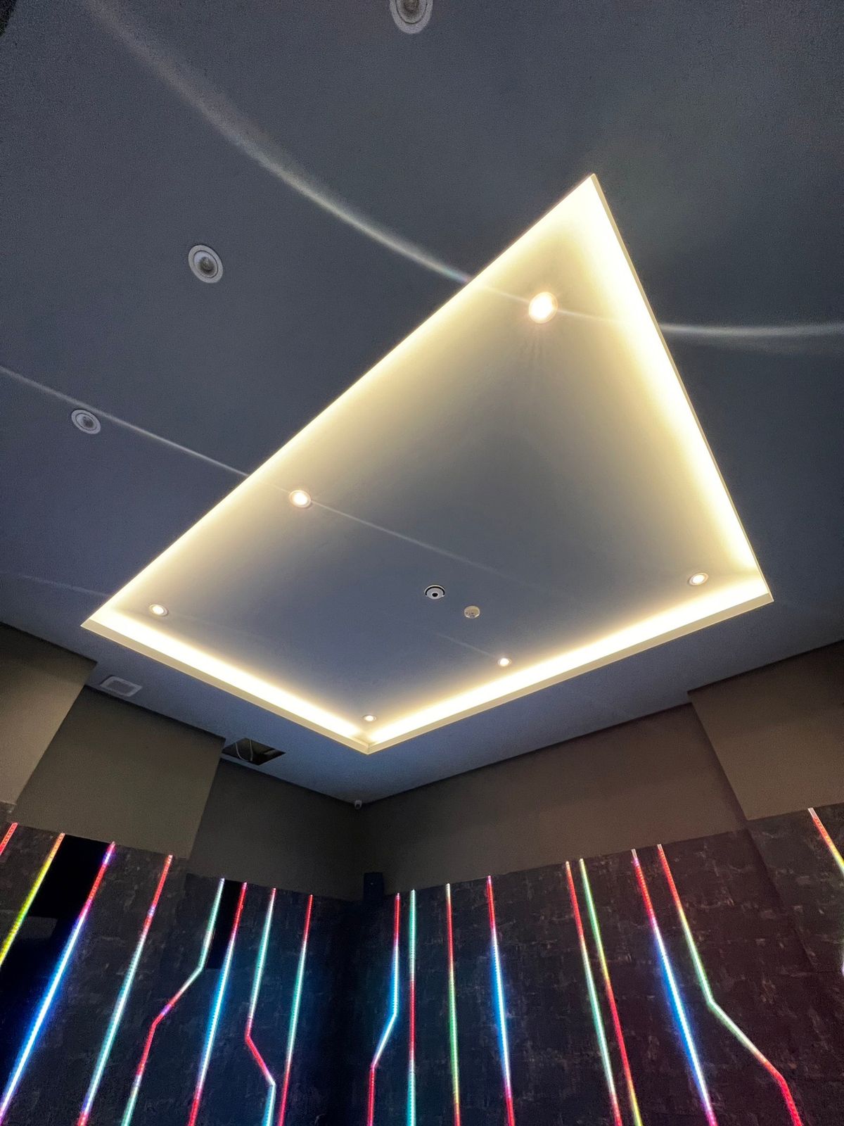 ขายคอนโดเลียบทางด่วนรามอินทรา : 🎉 Penthouse ปาร์ตี้สุด Private – ยกชั้น 2 ฝั่ง พร้อมสระว่ายน้ำส่วนตัว