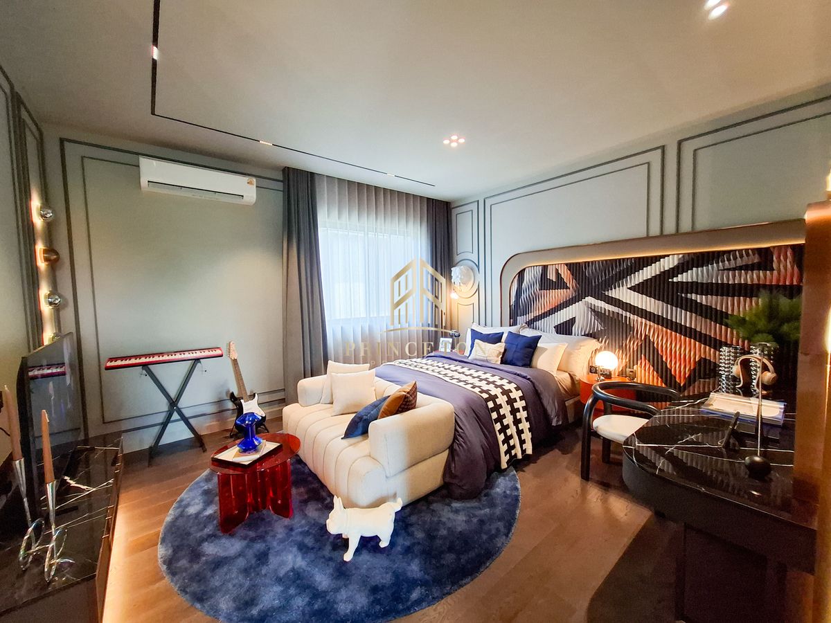 ขายบ้านบางนา แบริ่ง ลาซาล : สัมผัสความหรูหราที่ไม่เหมือนใครกับคฤหาสน์หรู 3 ชั้น CINQ ROYAL The Eighteen Bangna KM.7  📞092-4252445