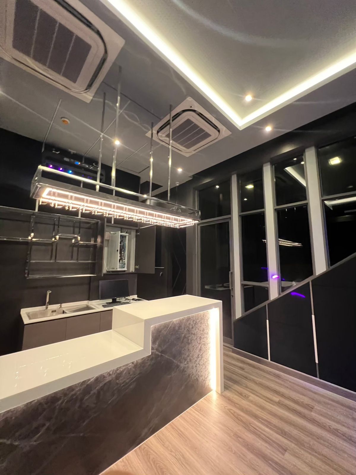 ขายคอนโดเลียบทางด่วนรามอินทรา : 🎉 Penthouse ปาร์ตี้สุด Private – ยกชั้น 2 ฝั่ง พร้อมสระว่ายน้ำส่วนตัว