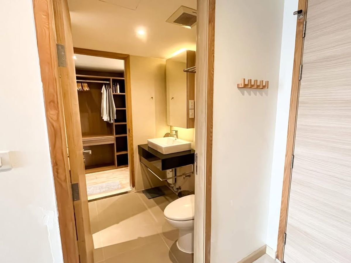 ขายคอนโดสุขุมวิท อโศก ทองหล่อ : คอนโด Socio Reference 61  เดินทางสะดวก ใกล้รถไฟฟ้าบีทีเอส มีรถรับส่ง ห้องสวย เฟอร์นิเจอร์ครบ พร้อมขาย!!