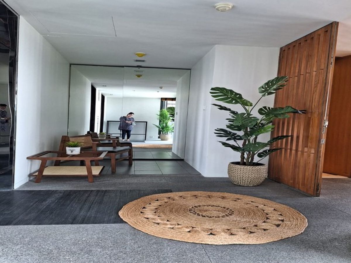 For RentCondoSathorn, Narathiwat : Condo The Met for Rent, Near BTS Chong Nonsi and MRT SI LOM