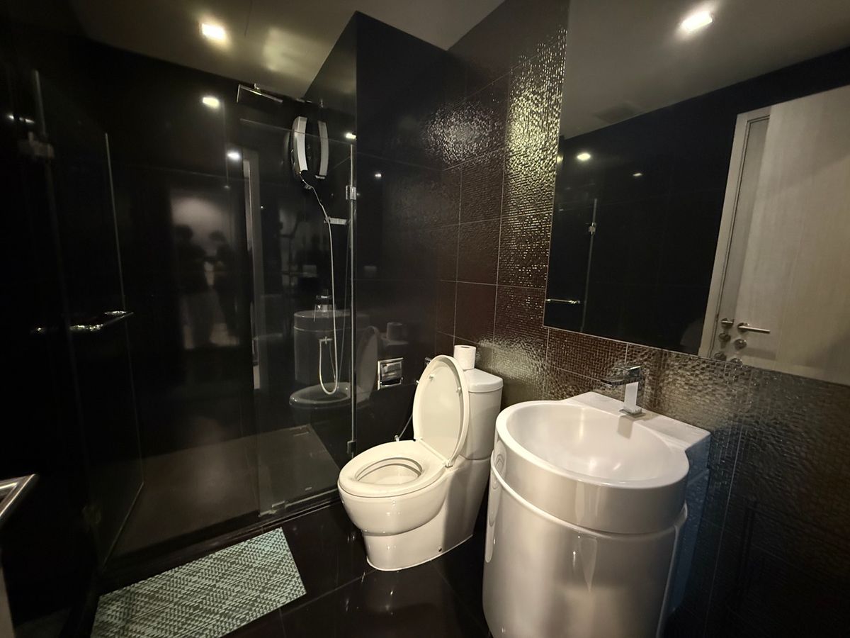 For SaleCondoSukhumvit, Asoke, Thonglor : Rhythm Sukhumvit 36-38 For Sale 8,500,000 BAHT 2 BED 2 Bath 55 SQM Tel 0838824256