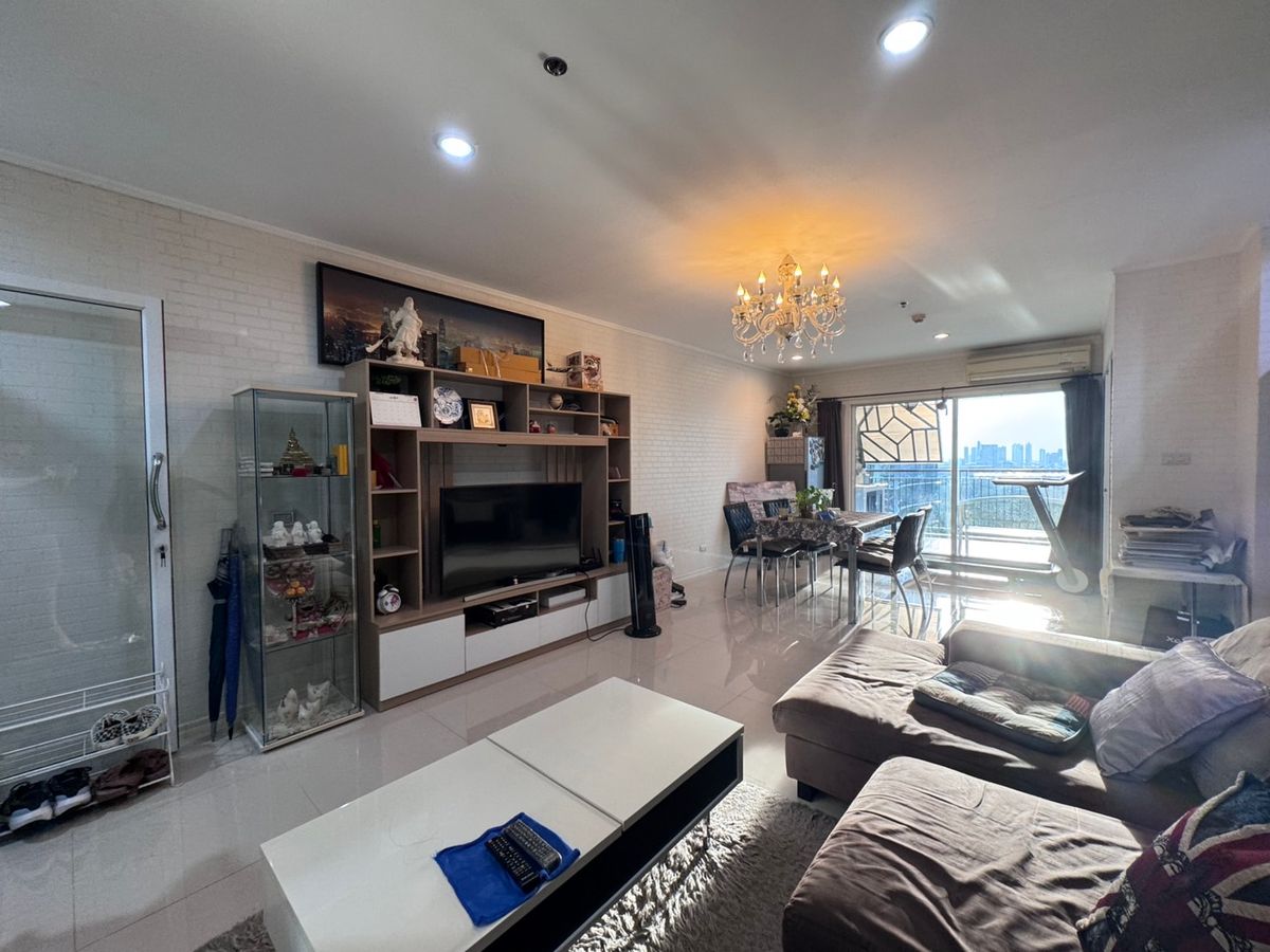 ขายคอนโดลาดพร้าว เซ็นทรัลลาดพร้าว : ขายด่วน ห้องสวยมาก มีระเบียงใหญ่ส่วนตัว มีเพียงชั้นละ 1 ห้องเท่านั้น !