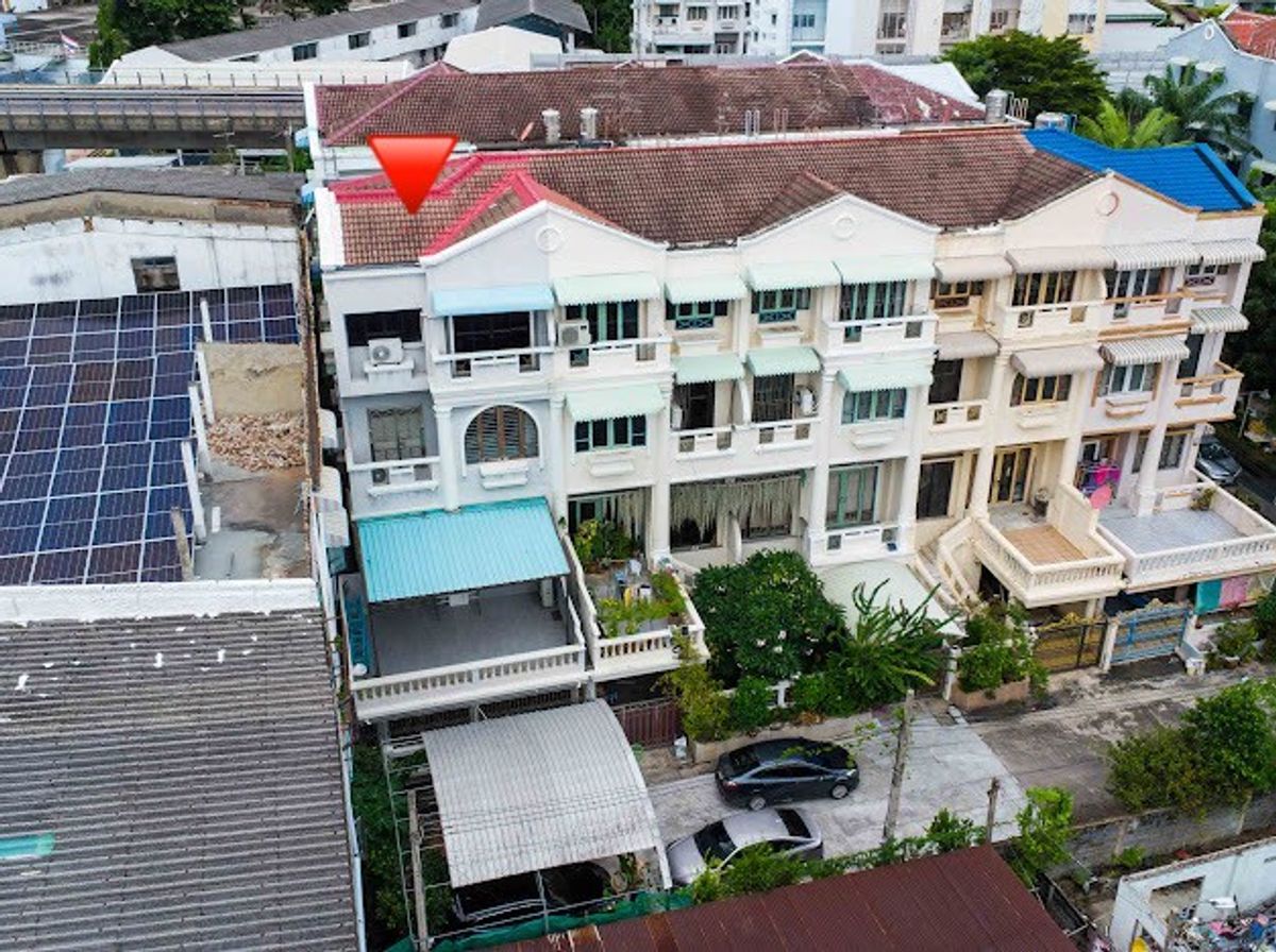 ขายทาวน์โฮมบางแค เพชรเกษม : ขายทาวน์โฮมหลังมุม 4 ชั้น โครงการ ศิขรินทร์ เพชรเกษมซอย10 เดินทางสะดวก ใกล้ถนนใหญ่ เพชรเกษม-ท่าพระ และ Mrt ท่าพระ พร้อมเข้าอยู่ได้เลย ขนาดพื้นที่ 31.5 ตารางวา