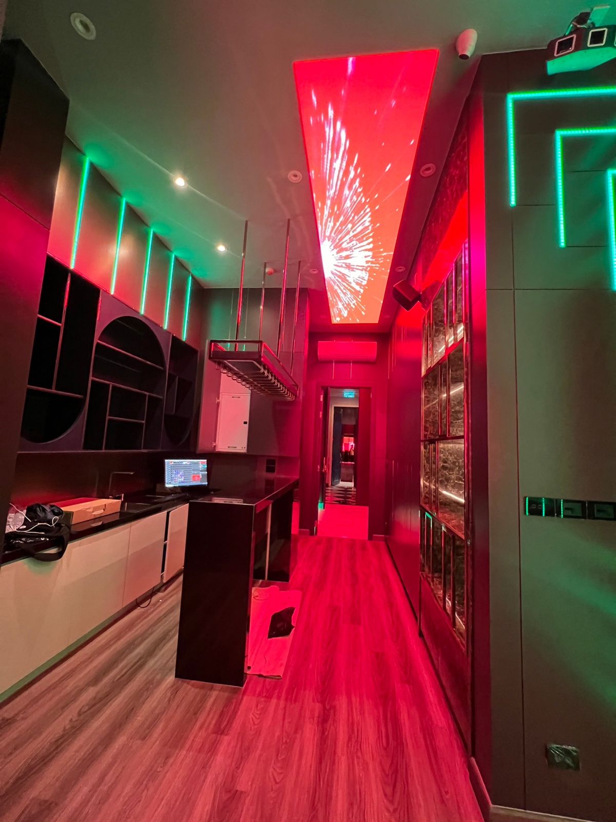 ขายคอนโดเลียบทางด่วนรามอินทรา : 🎉 Penthouse ปาร์ตี้สุด Private – ยกชั้น 2 ฝั่ง พร้อมสระว่ายน้ำส่วนตัว