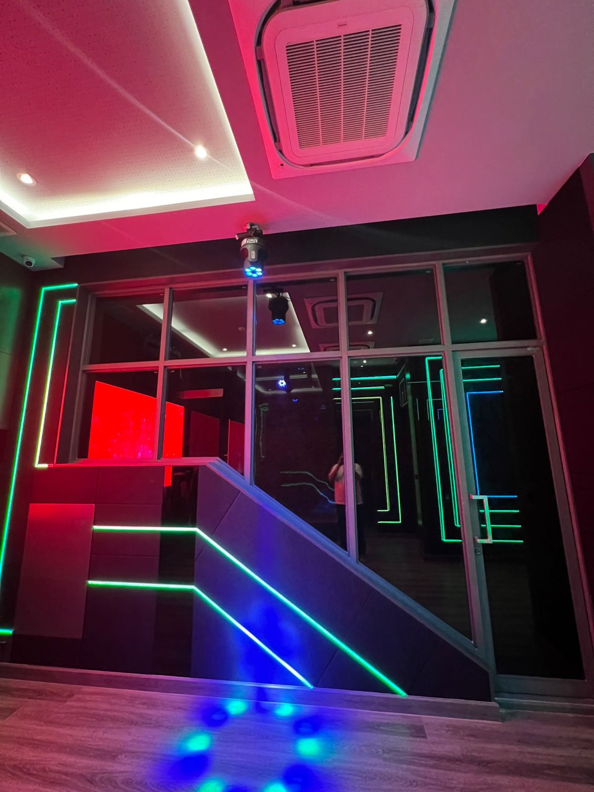 ขายคอนโดเลียบทางด่วนรามอินทรา : 🎉 Penthouse ปาร์ตี้สุด Private – ยกชั้น 2 ฝั่ง พร้อมสระว่ายน้ำส่วนตัว