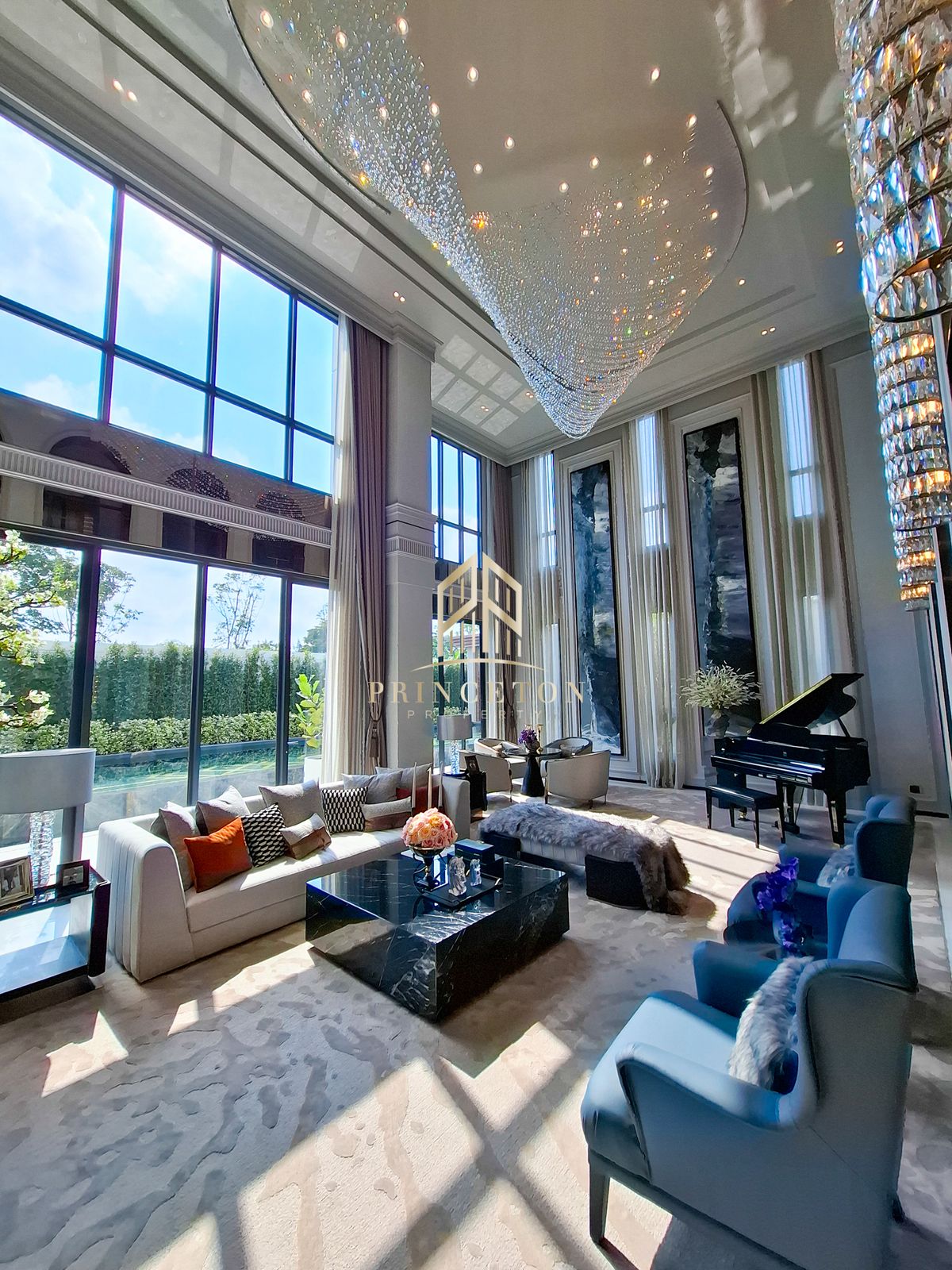 ขายบ้านบางนา แบริ่ง ลาซาล : สัมผัสความหรูหราที่ไม่เหมือนใครกับคฤหาสน์หรู 3 ชั้น CINQ ROYAL The Eighteen Bangna KM.7  📞092-4252445