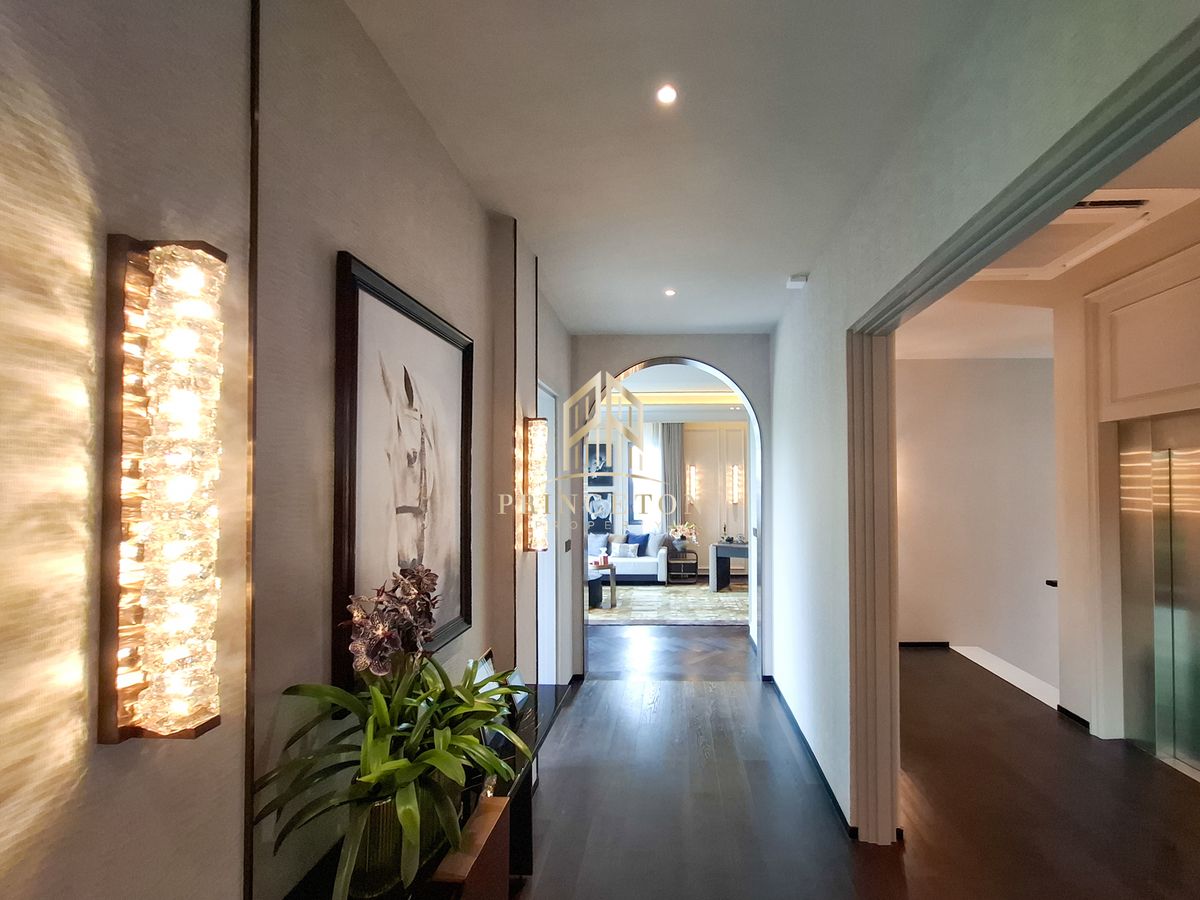 ขายบ้านบางนา แบริ่ง ลาซาล : สัมผัสความหรูหราที่ไม่เหมือนใครกับคฤหาสน์หรู 3 ชั้น CINQ ROYAL The Eighteen Bangna KM.7  📞092-4252445