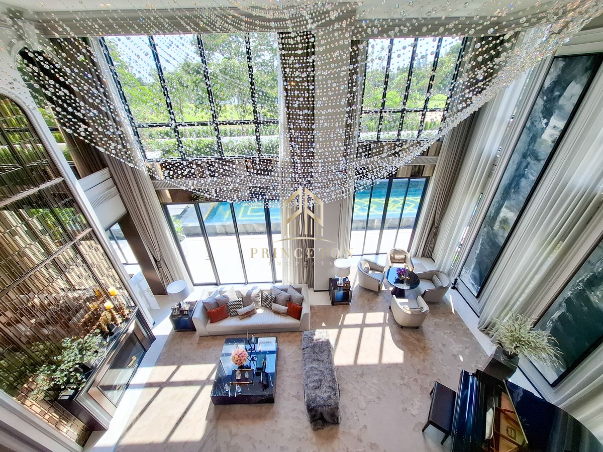 ขายบ้านบางนา แบริ่ง ลาซาล : สัมผัสความหรูหราที่ไม่เหมือนใครกับคฤหาสน์หรู 3 ชั้น CINQ ROYAL The Eighteen Bangna KM.7  📞092-4252445