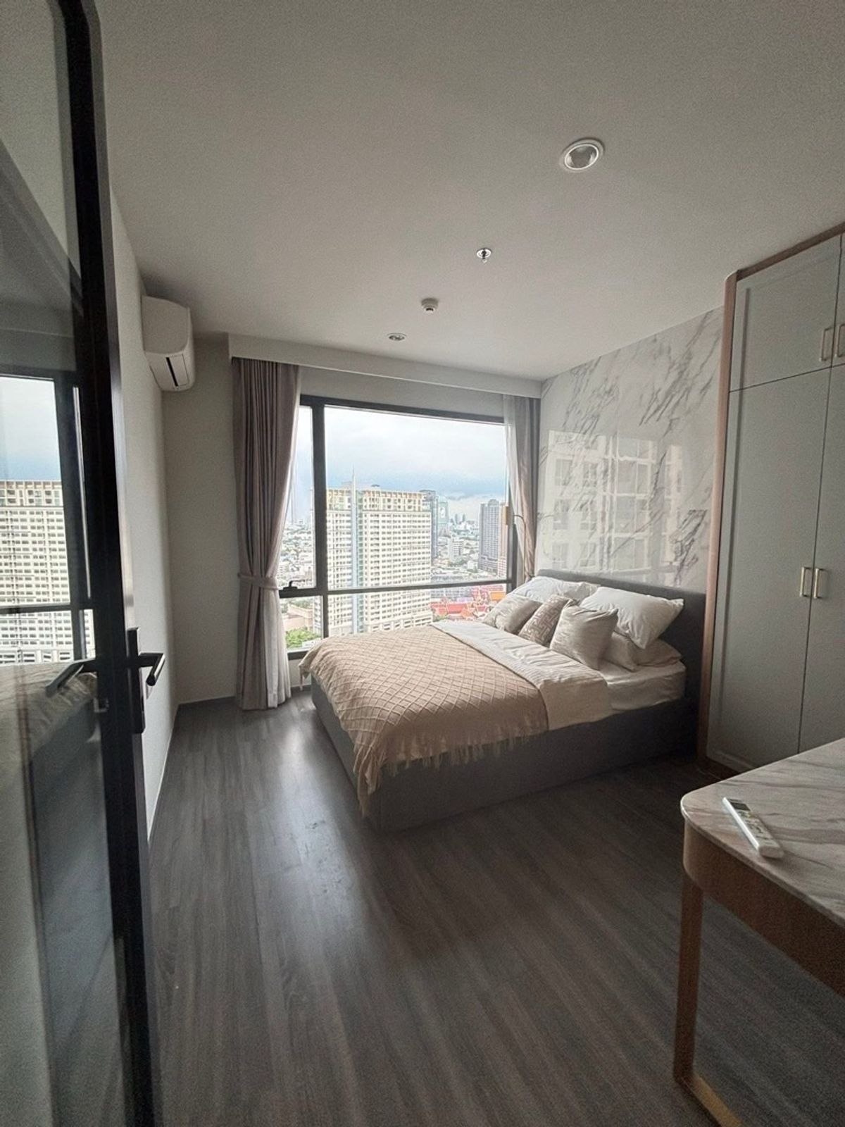 ให้เช่าคอนโดราชเทวี พญาไท : Ideo Mobi Rangnam , Ready to Move , 2 Bed2 Bath , 35,000 Baht per Month 