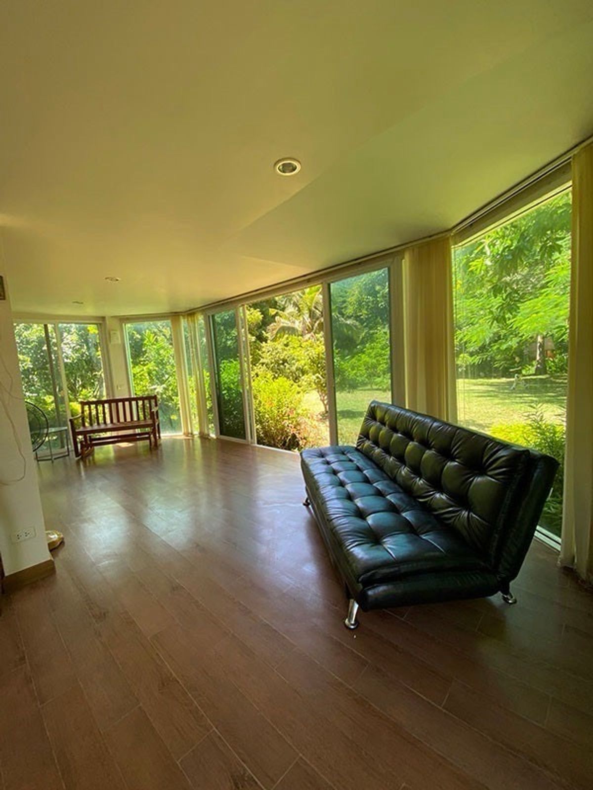 ขายบ้านปากช่อง เขาใหญ่ : 📢👇 บ้าน 2 หลัง ที่กว้างใหญ่ ไม้ร่มรื่น ไว้พักกาย พักใจ พักปอด ไม่ไกลกรุงเทพ แค่กลางดง ปากช่อง ใกล้แหล่งชุมชน และ แหล่งท่องเที่ยว