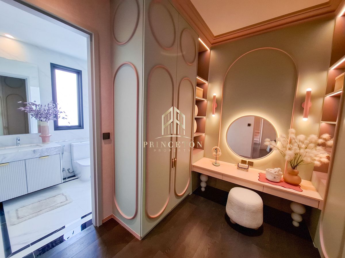 ขายบ้านบางนา แบริ่ง ลาซาล : สัมผัสความหรูหราที่ไม่เหมือนใครกับคฤหาสน์หรู 3 ชั้น CINQ ROYAL The Eighteen Bangna KM.7  📞092-4252445