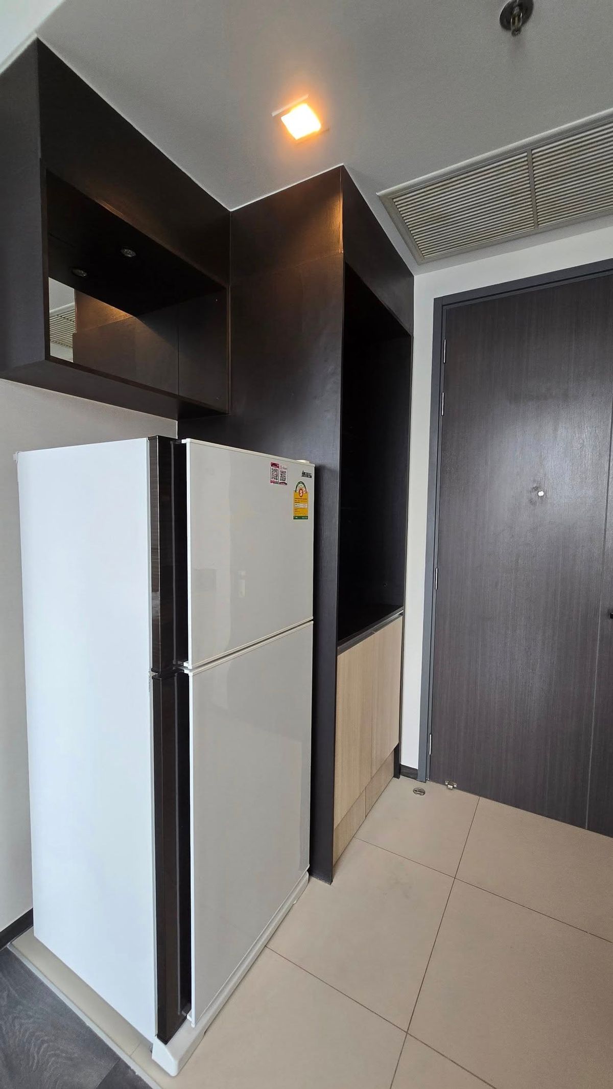 For RentCondoSukhumvit, Asoke, Thonglor : Edge Sukhumvit 23 Convenient transportation. Convenient transportation. Near the BTS Skytrain has a beautiful room shuttle, complete furniture ready !!