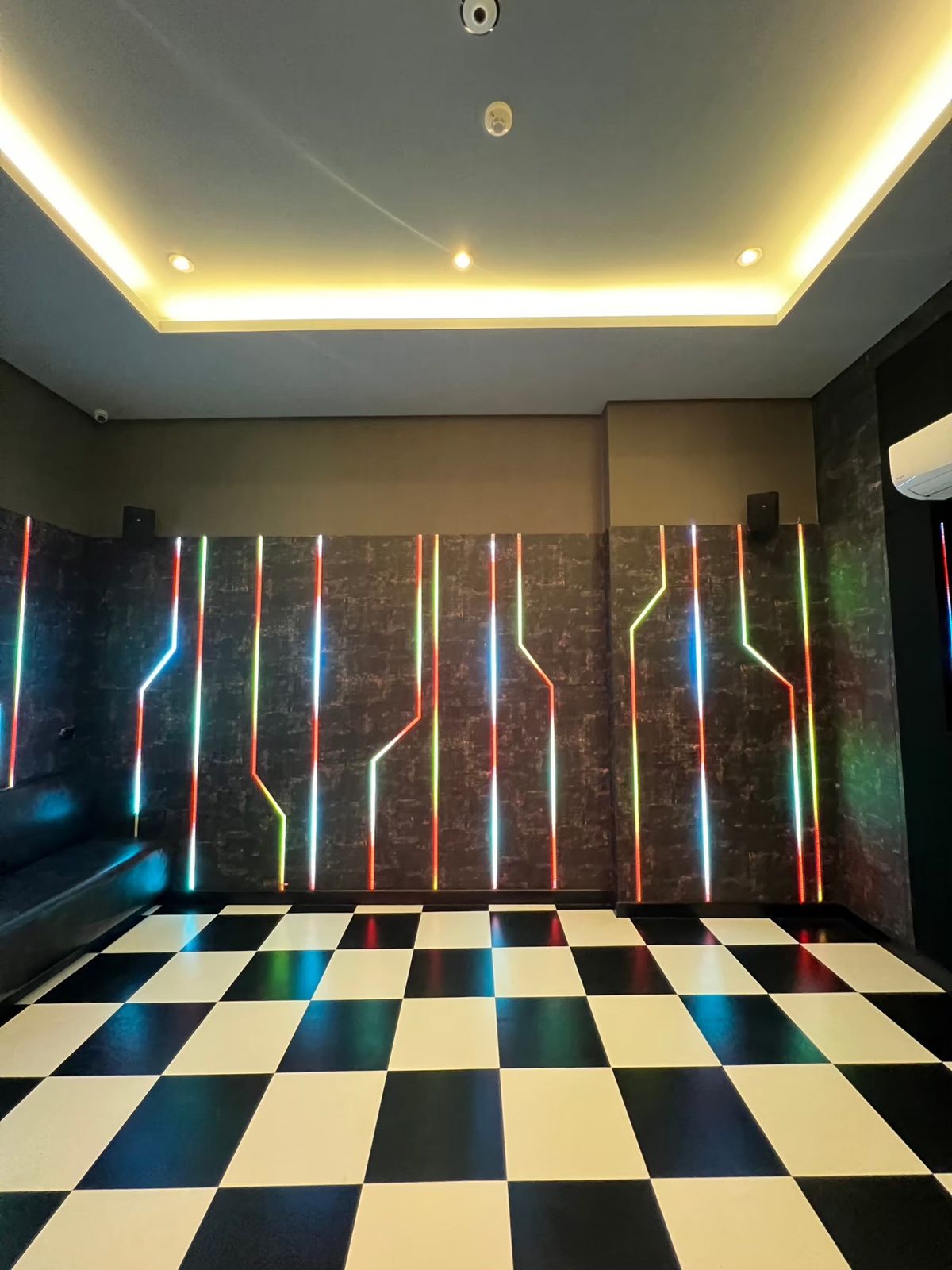 ขายคอนโดเลียบทางด่วนรามอินทรา : 🎉 Penthouse ปาร์ตี้สุด Private – ยกชั้น 2 ฝั่ง พร้อมสระว่ายน้ำส่วนตัว