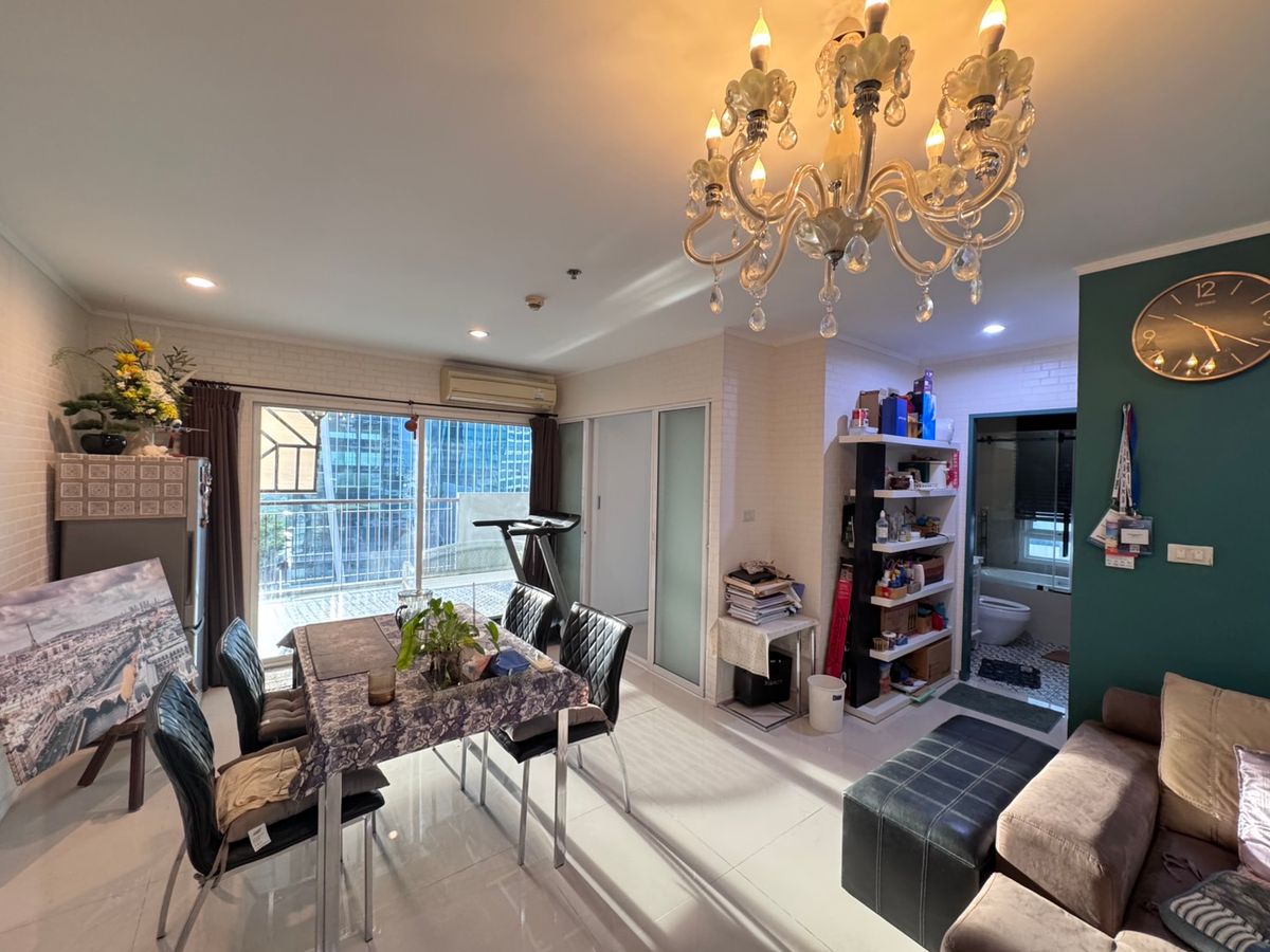 ขายคอนโดลาดพร้าว เซ็นทรัลลาดพร้าว : ขายด่วน ห้องสวยมาก มีระเบียงใหญ่ส่วนตัว มีเพียงชั้นละ 1 ห้องเท่านั้น !