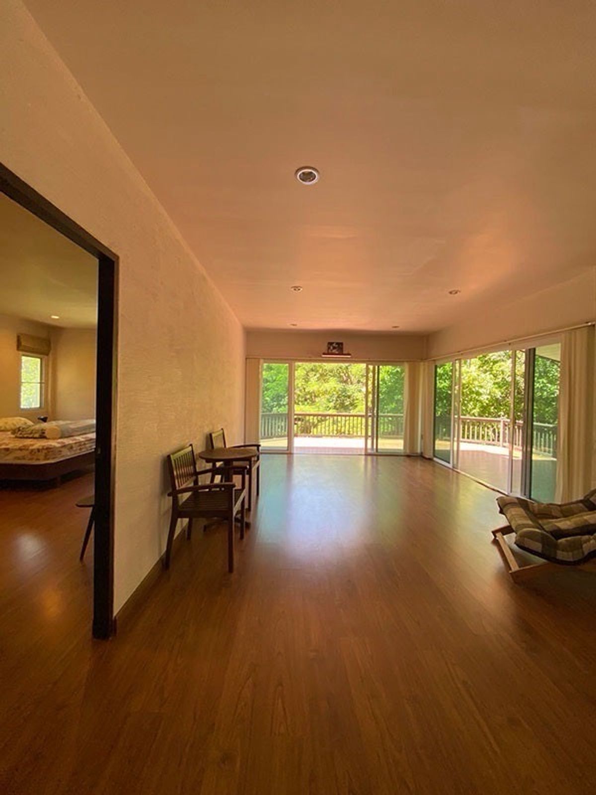 ขายบ้านปากช่อง เขาใหญ่ : 📢👇 บ้าน 2 หลัง ที่กว้างใหญ่ ไม้ร่มรื่น ไว้พักกาย พักใจ พักปอด ไม่ไกลกรุงเทพ แค่กลางดง ปากช่อง ใกล้แหล่งชุมชน และ แหล่งท่องเที่ยว