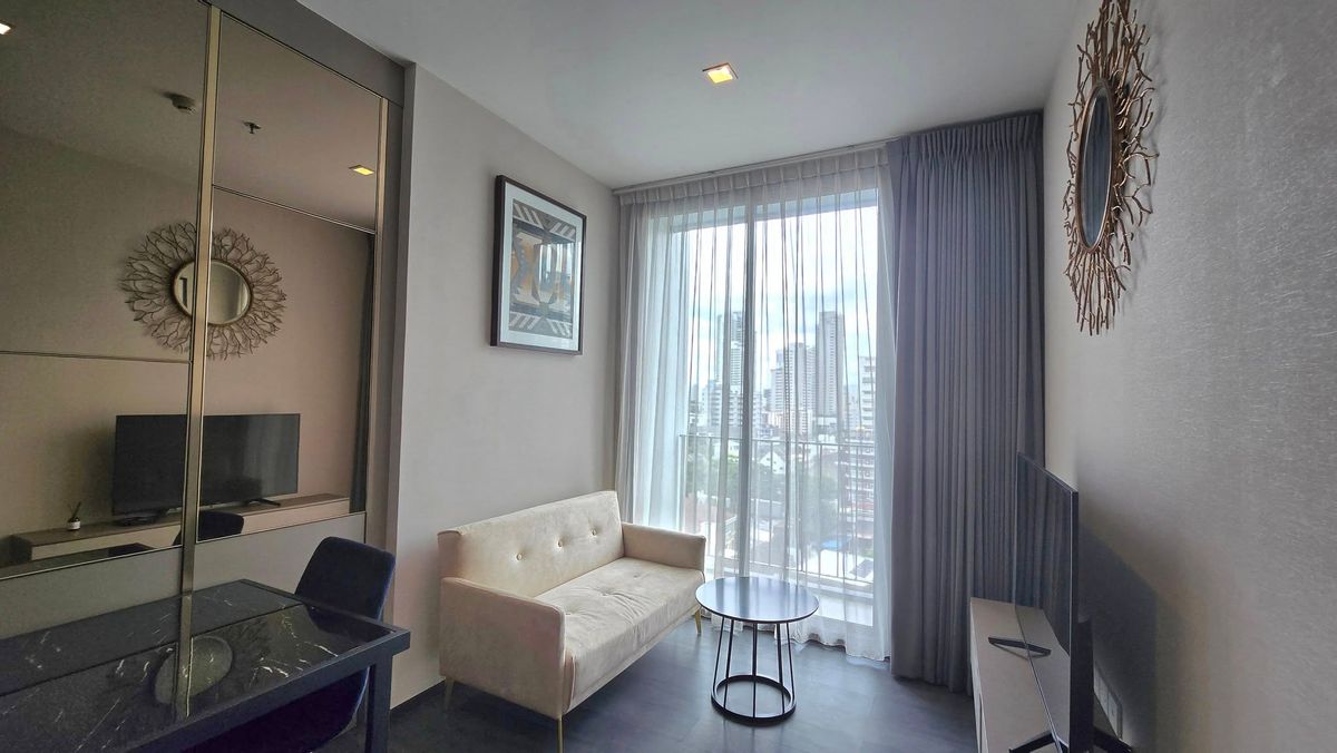 For RentCondoSukhumvit, Asoke, Thonglor : Edge Sukhumvit 23 Convenient transportation. Convenient transportation. Near the BTS Skytrain has a beautiful room shuttle, complete furniture ready !!