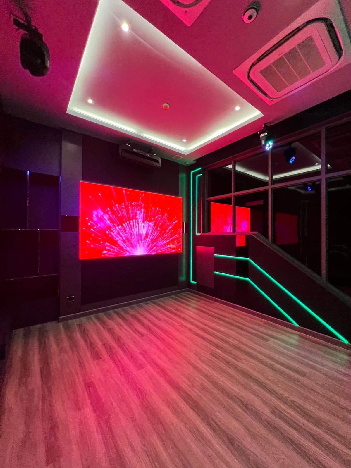 ขายคอนโดเลียบทางด่วนรามอินทรา : 🎉 Penthouse ปาร์ตี้สุด Private – ยกชั้น 2 ฝั่ง พร้อมสระว่ายน้ำส่วนตัว