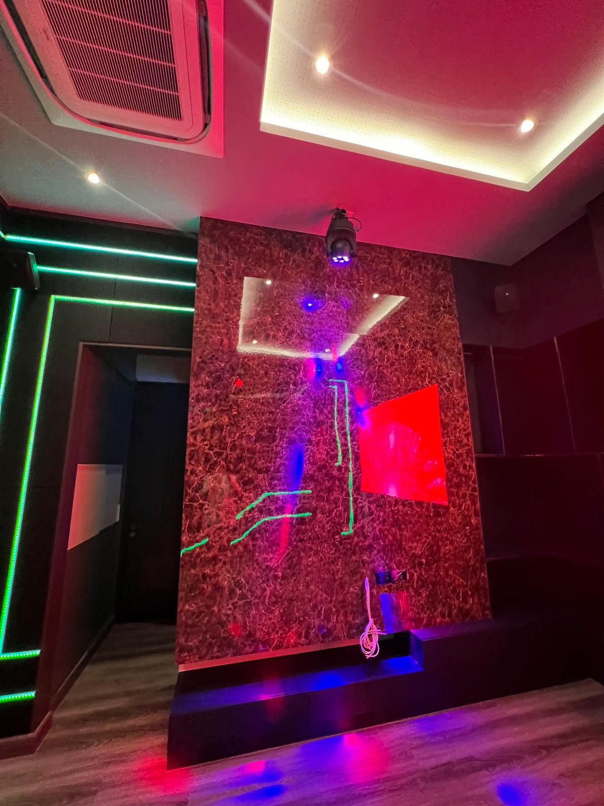 ขายคอนโดเลียบทางด่วนรามอินทรา : 🎉 Penthouse ปาร์ตี้สุด Private – ยกชั้น 2 ฝั่ง พร้อมสระว่ายน้ำส่วนตัว