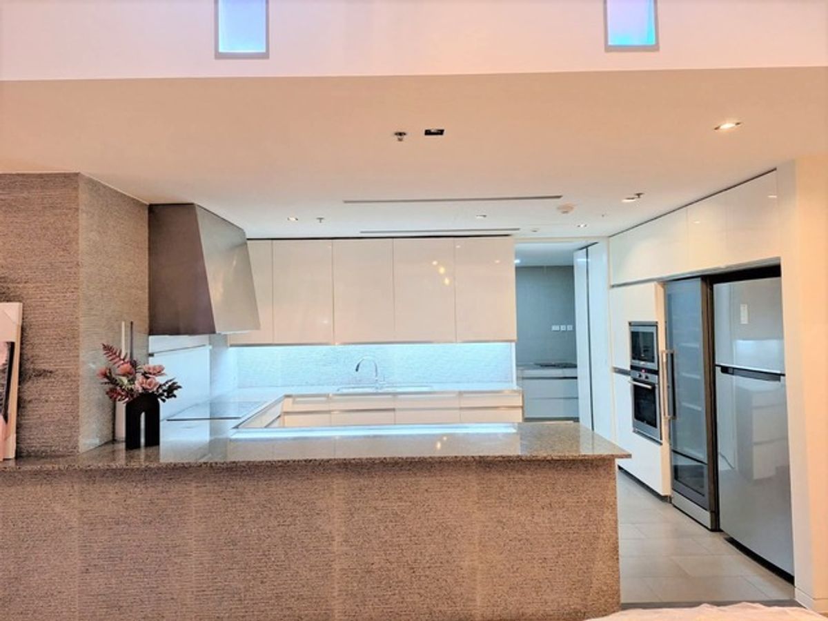 For RentCondoSathorn, Narathiwat : Condo The Met for Rent, Near BTS Chong Nonsi and MRT SI LOM