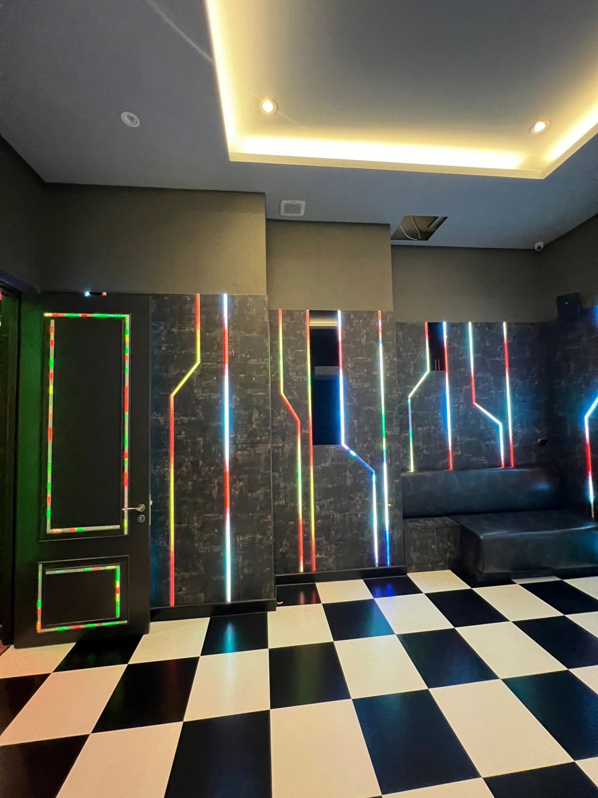 ขายคอนโดเลียบทางด่วนรามอินทรา : 🎉 Penthouse ปาร์ตี้สุด Private – ยกชั้น 2 ฝั่ง พร้อมสระว่ายน้ำส่วนตัว