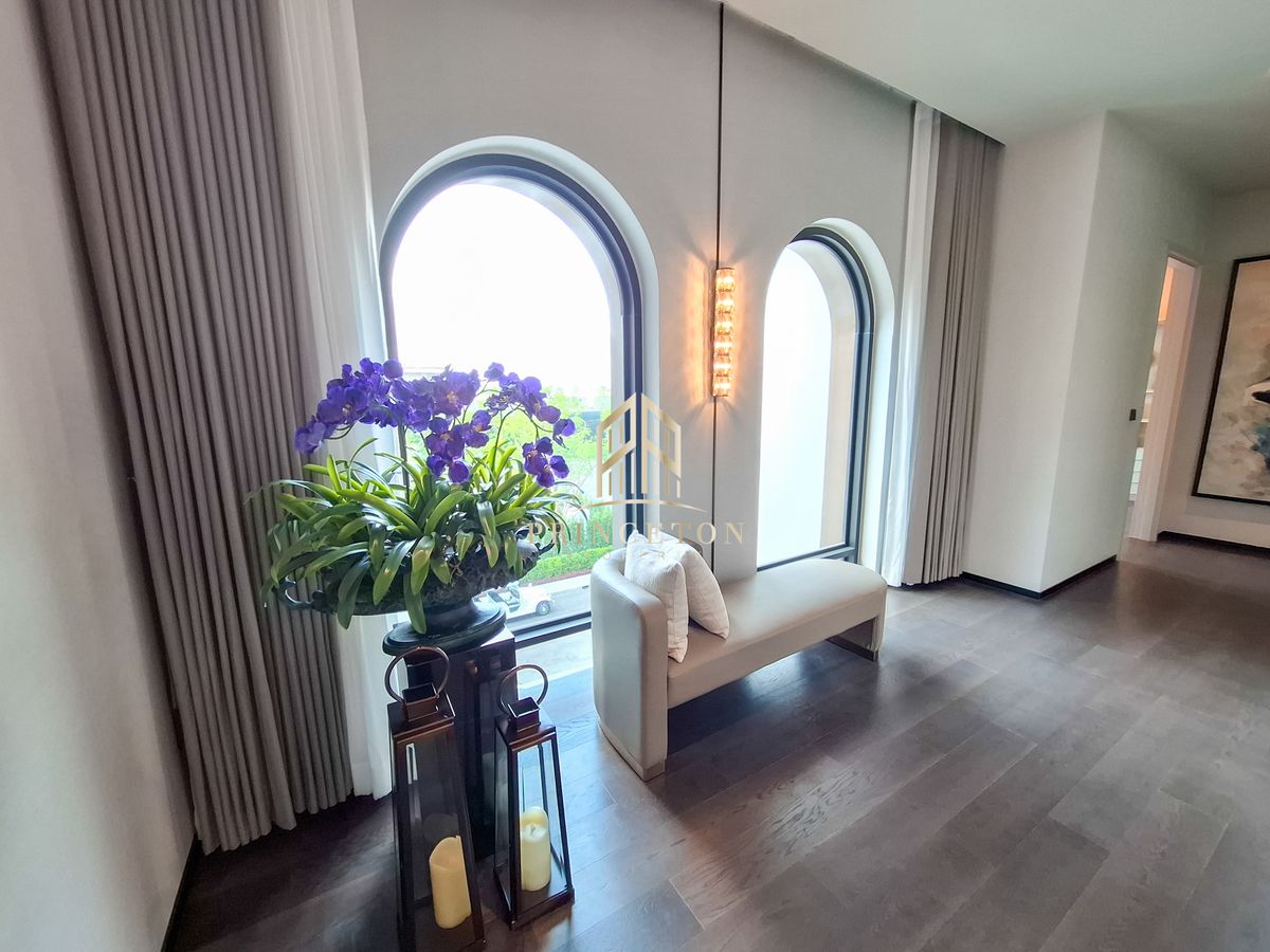 ขายบ้านบางนา แบริ่ง ลาซาล : สัมผัสความหรูหราที่ไม่เหมือนใครกับคฤหาสน์หรู 3 ชั้น CINQ ROYAL The Eighteen Bangna KM.7  📞092-4252445