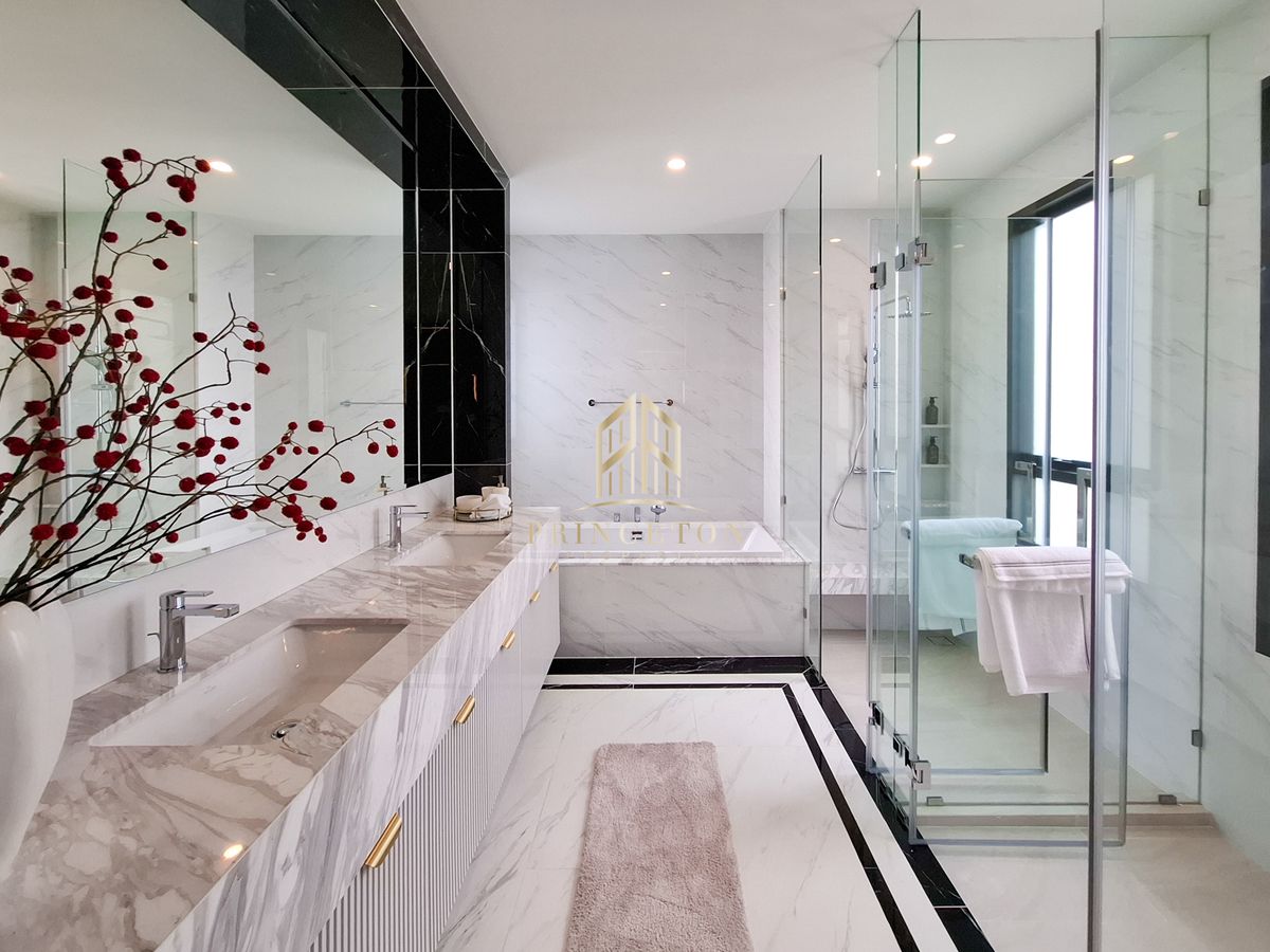 ขายบ้านบางนา แบริ่ง ลาซาล : สัมผัสความหรูหราที่ไม่เหมือนใครกับคฤหาสน์หรู 3 ชั้น CINQ ROYAL The Eighteen Bangna KM.7  📞092-4252445