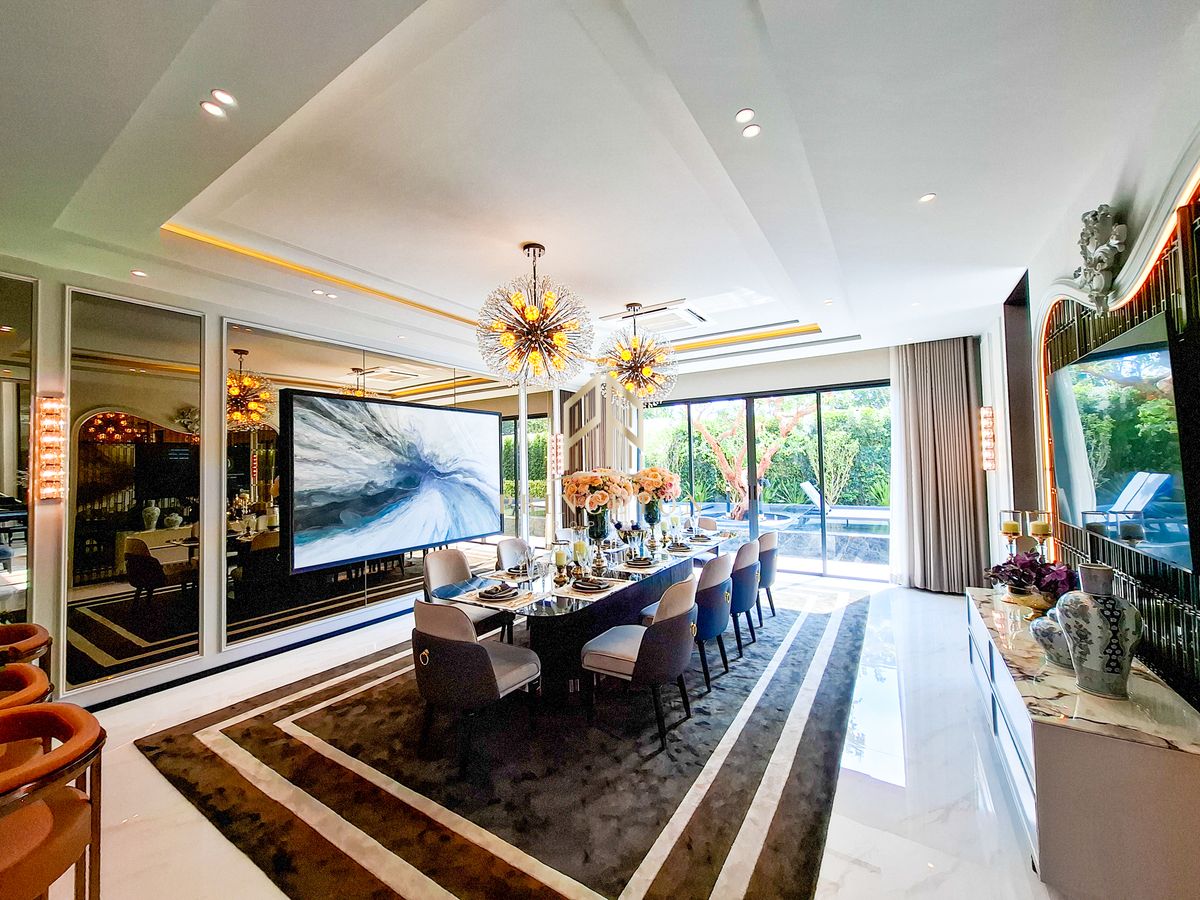 ขายบ้านบางนา แบริ่ง ลาซาล : สัมผัสความหรูหราที่ไม่เหมือนใครกับคฤหาสน์หรู 3 ชั้น CINQ ROYAL The Eighteen Bangna KM.7  📞092-4252445