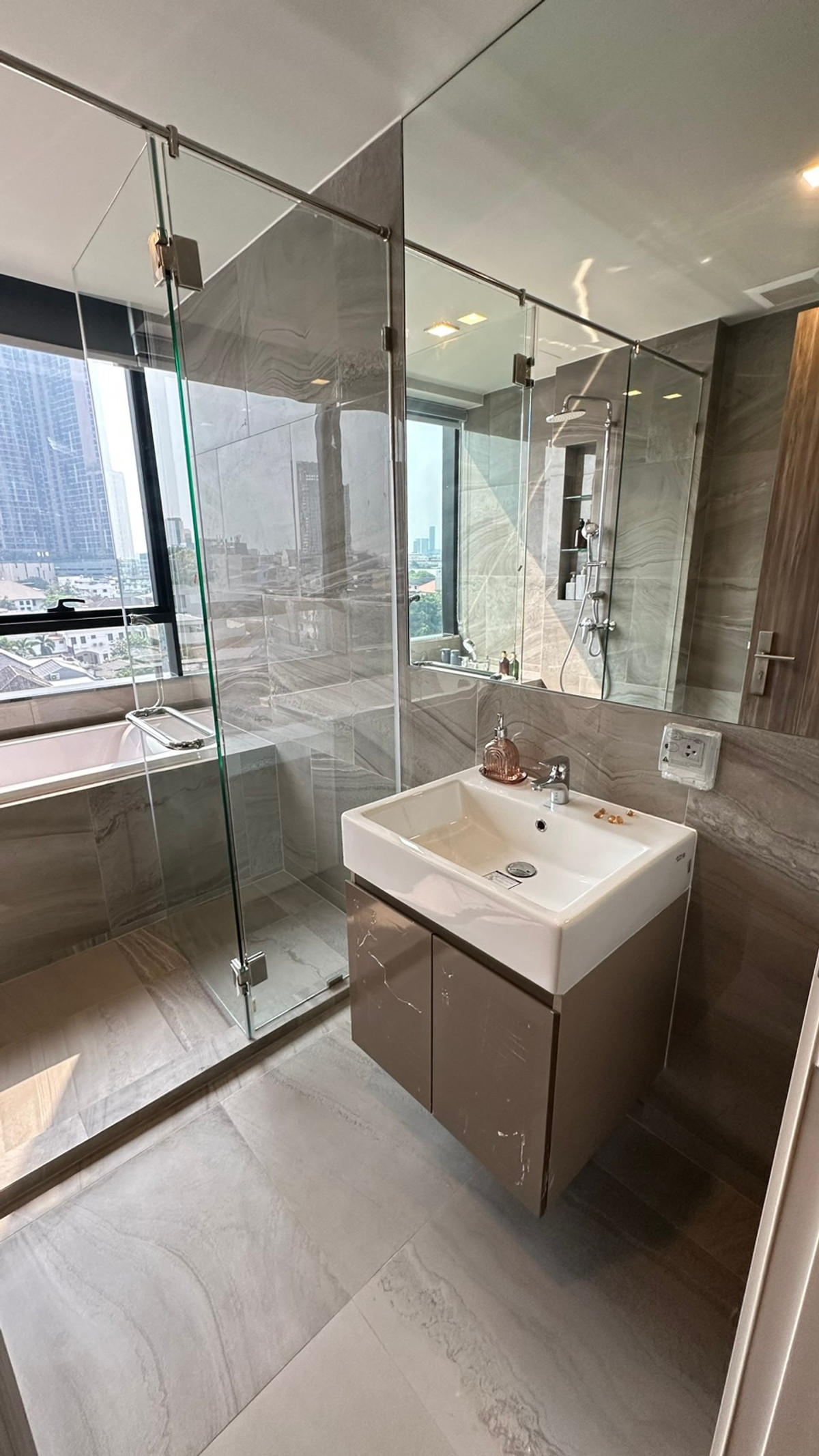 For RentCondoSukhumvit, Asoke, Thonglor : ✨ GT15811 | Condo Ideo Q Sukhumvit 36, convenient travel, next to BTS, there is a shuttle, beautiful room, fully furnished, ready to move in!!