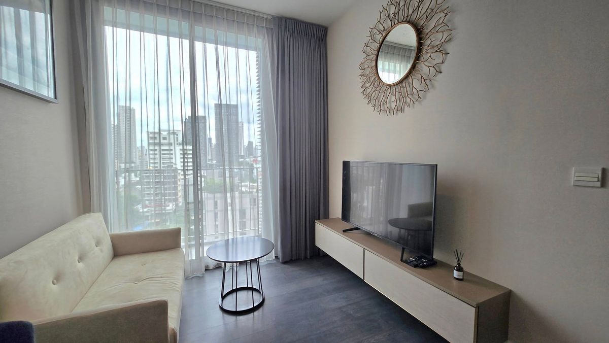 For RentCondoSukhumvit, Asoke, Thonglor : Edge Sukhumvit 23 Convenient transportation. Convenient transportation. Near the BTS Skytrain has a beautiful room shuttle, complete furniture ready !!