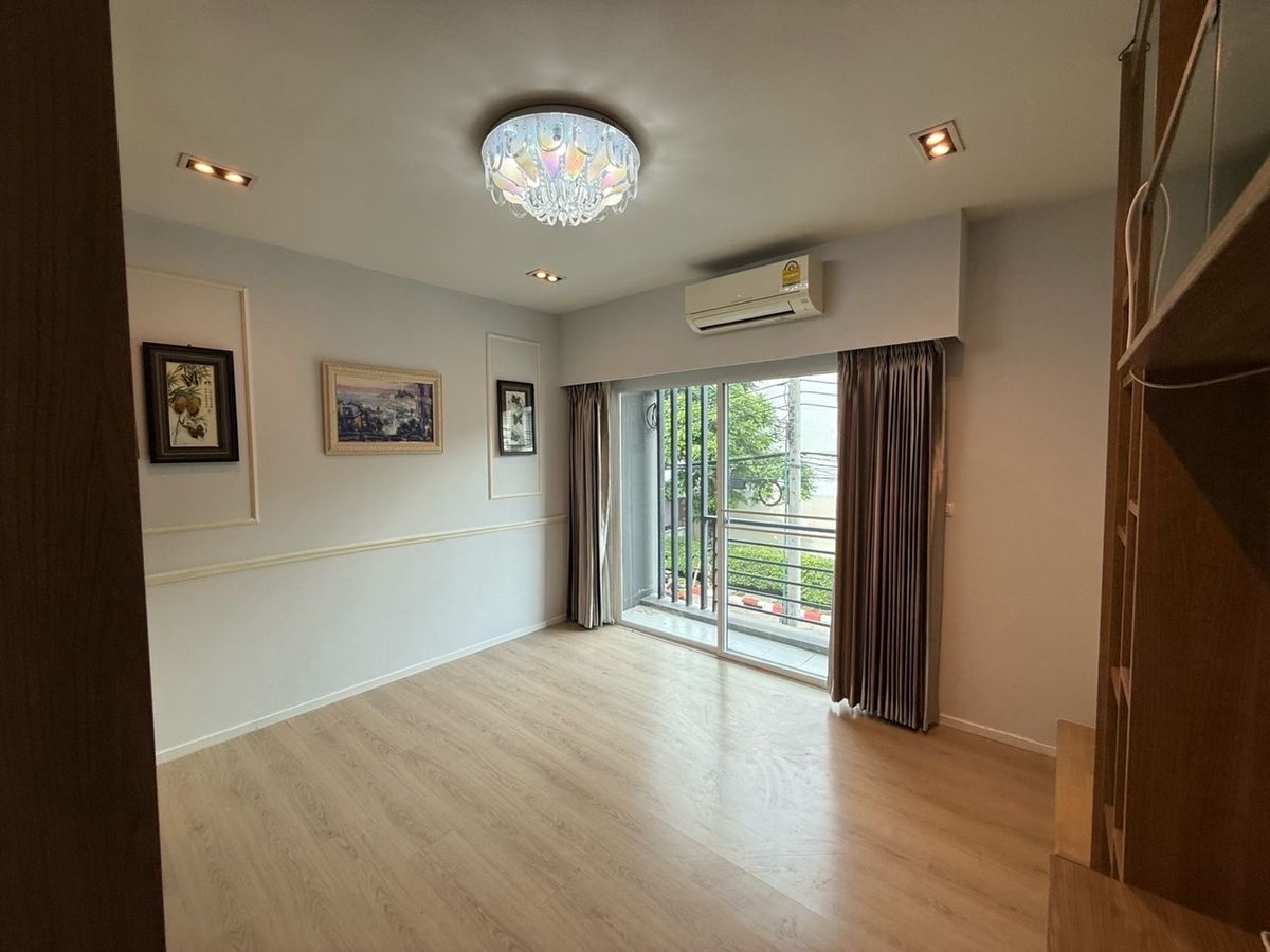 ให้เช่าทาวน์โฮมอ่อนนุช อุดมสุข : 📍 ทำเลศักยภาพในย่านสุขุมวิท 77 ใกล้ BTS และจุดขึ้น–ลงทางด่วน เดินทางสะดวก เข้า–ออกได้หลายเส้นทาง สุขุมวิท – ศรีนครินทร์ – บางนา