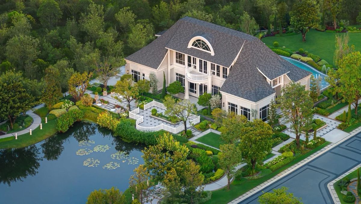 For SaleHouseNawamin, Ramindra : ⭐️⭐️⭐️ Round 𝐕𝐕𝐈𝐏 Burasiri Jatuchoti, a new luxury house from Sansiri, size 246 square meters, 4 bedrooms, 4 special bathrooms, only 13.9 million baht !!!