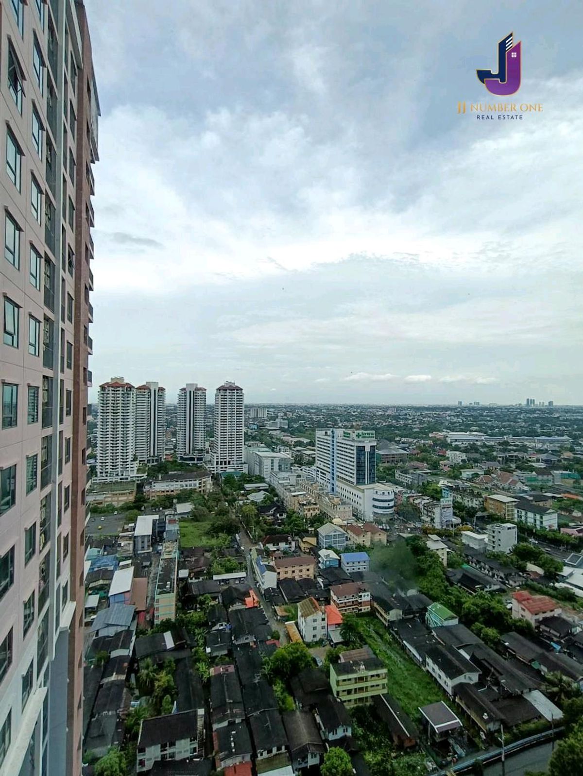 For RentCondoPattanakan, Srinakarin : Condo near the train, new room, complete with rent immediately