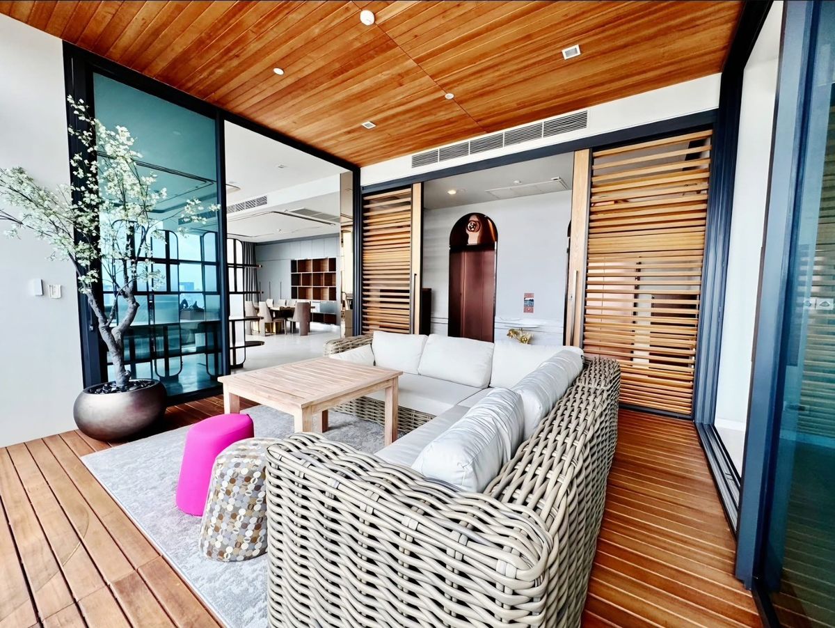 For RentCondoSukhumvit, Asoke, Thonglor : ❖ Rare unit ❖ 35+ floor, 253.00 sq.m., 3 bedrooms | Condo near J Avenue Thonglor 2 min, BTS Thonglor 5 min, Donki Mall 7 min