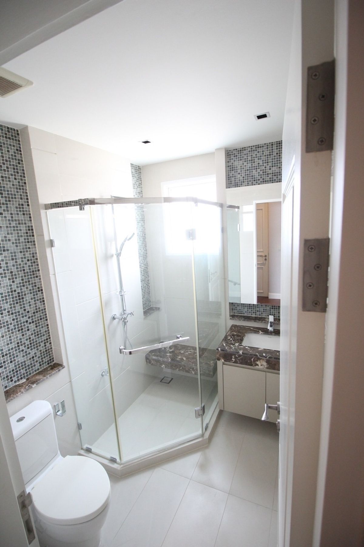 For RentHouseBangna, Bearing, Lasalle : RH090725 Luxury 2-story detached house for rent/sale 4 bedrooms NARASIRI BANGNA near Mega Bangna