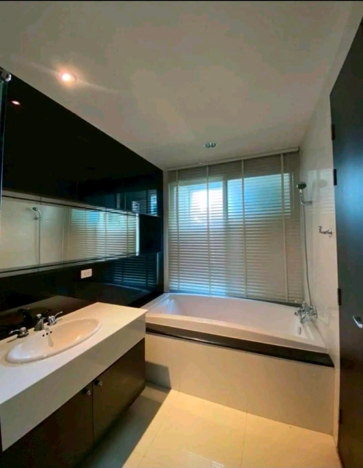 ขายคอนโดวิทยุ ชิดลม หลังสวน : ​📍 The Address Chidlom (ดิ แอดเดรส ชิดลม) คอนโดหรูย่านชิดลม ใกล้ BTS ชิดลม และห้าง Central Chidlom (ตกตร.ม. ละเพียง 142,xxx บาท‼️)​