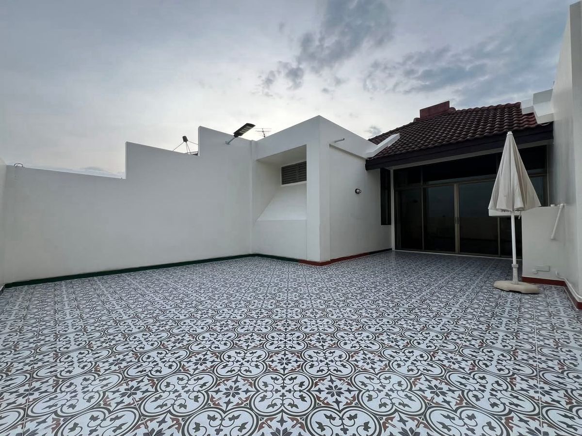 For RentTownhomePattanakan, Srinakarin : 📢👇 Baan Green Town, 5 storey townhouse, pool view, fully furnished, ready to move in