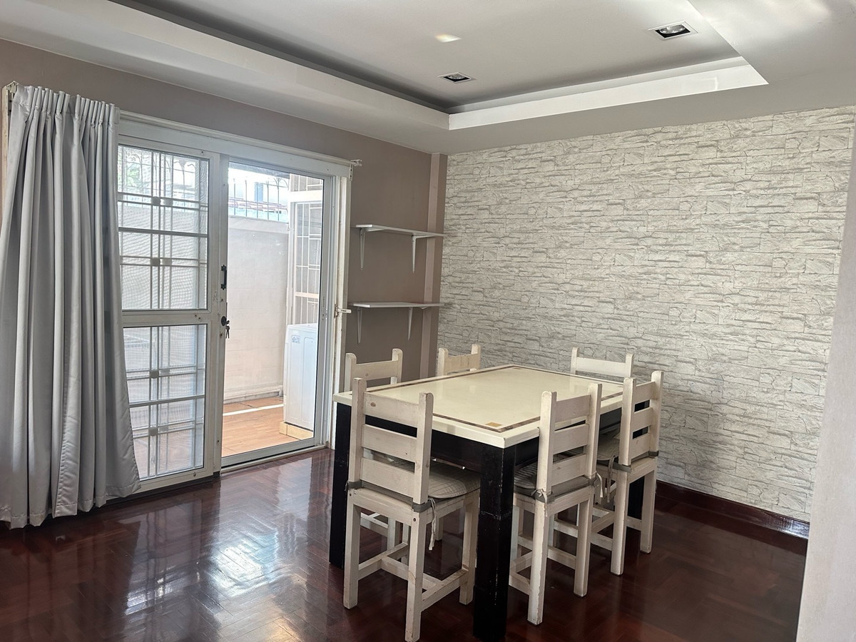 ให้เช่าบ้านรัชดา ห้วยขวาง : บ้านเดี่ยวลาดพร้าว 80 / 3 ห้องนอน 3 ห้องน้ำ /55,000