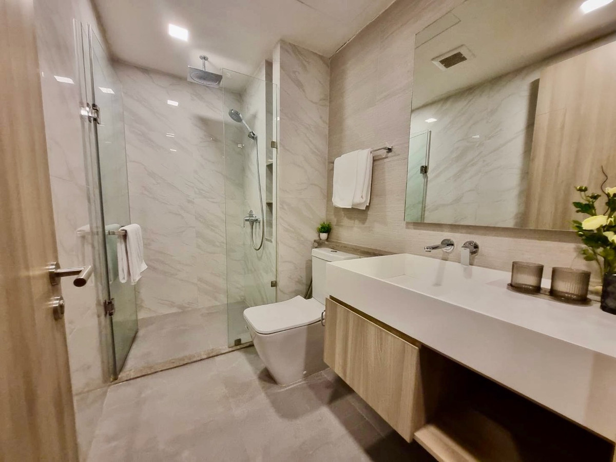 For RentCondoSukhumvit, Asoke, Thonglor : Luxury 3-Bedroom Condo at Fynn Sukhumvit 31 Near BTS Phrom Phong, Close to EM District, Fully Decorated and Move-In Ready