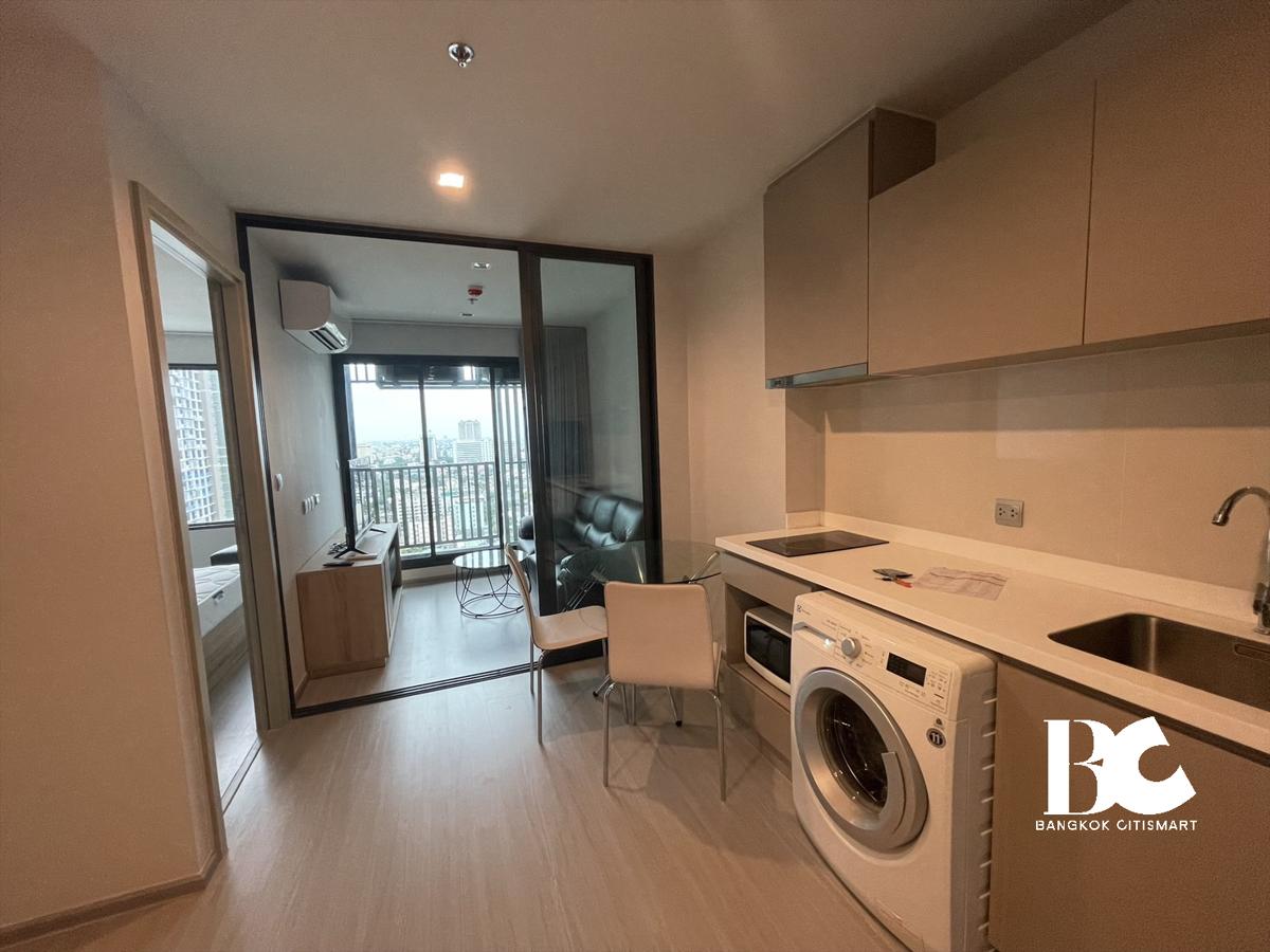 For RentCondoLadprao, Central Ladprao : 🔥Urgent rental🔥 Life Ladprao* next to BTS Ha Yaek Ladprao, opposite Central Ladprao, fully furnished, ready to move in